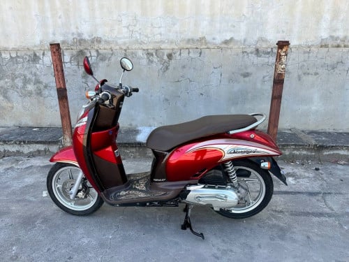 លក់ scoopy ម៉ូតូស្អាត 97%