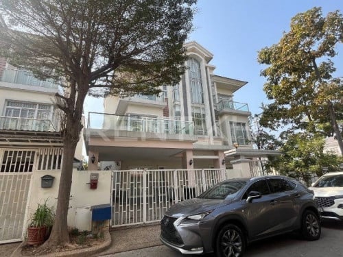 វីឡាទោលសម្រាប់ជួលនៅបុរី ជីបម៉ុងសែនសុខ / Single Villa For Rent at Borey Chip Mong Sen Sok