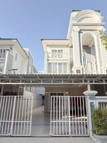 វីឡា Twin បុរី Long Ny 4 (សម្ភារៈពេញ/fully furnished)