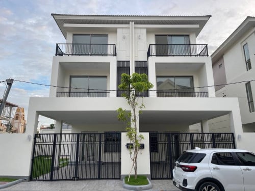 វីឡាភ្លោះសម្រាប់ជួល ក្នុងបុរីប៉េងហួតបឹងស្នោរ | Twin M for rent