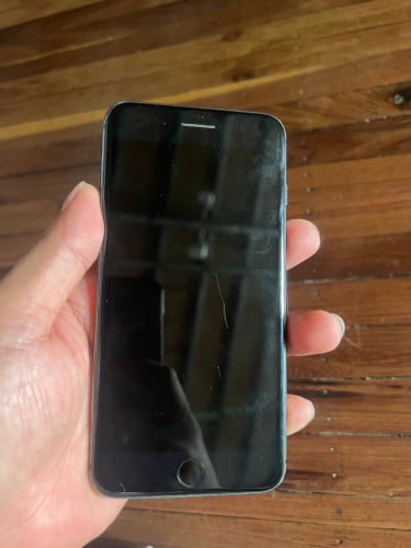 8plus 64g សំណំ ថ្មសល់60%