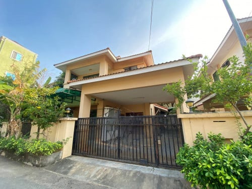 Corner Villa for Sale in Borey Attwood