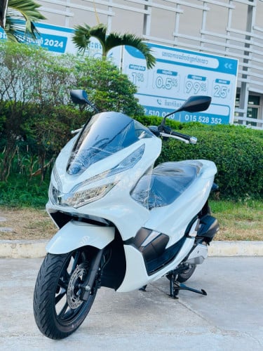 Honda PCX 018 ក្រុមហ៊ុន កម្លាំង150cc ម៉ាស៊ីនតាន់ហាប់នែនស្ងាត់ស្ទុះធានាមិនលាន់មិនហុយជិះស្រួលមានពន្ធ