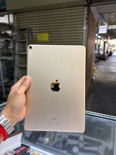 iPad Pro 10.5inh 256G WiFi Bypass អេក្រង់ស្រុីនស្ព័រតិច