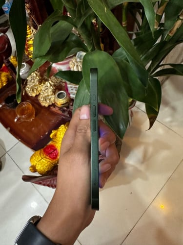 iPhone 13 128g ស្កេន ពណ័កម្រ សា្អត់ដូចរូប270$