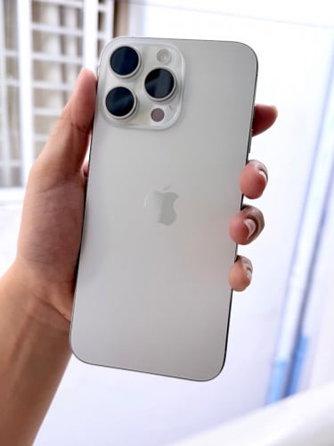 iPhone 15 Pro Max – White