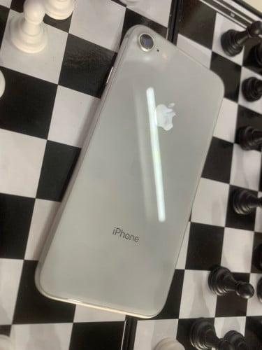 IPHONE 8 នៅស្អាត 98% ប្រើ id បាន