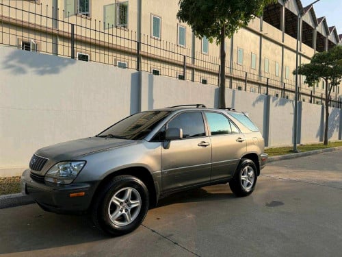 Lexus RX300 ឆ្នាំ2001ប៉ុង1ទឹកថ្នាំសិនមួយជំធានាអត់បុកអត់ប៉ះ។