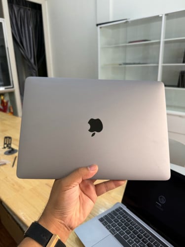 MacBook Pro 2020 13” i7 32G Storage 512G