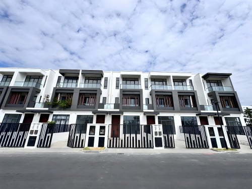 Modern Villa For Sale In Borey Prince One Tropica, Khmunh, Sensok