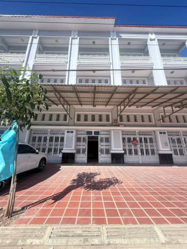 new commercial house rental 3fllor in main road 550$