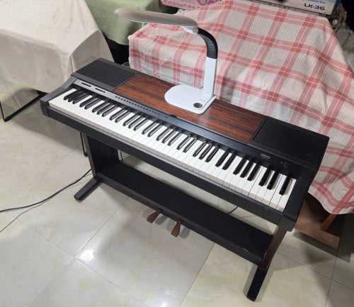Piano Yamaha Clavinova CVP-3  លក់ 140$  ភ្លើង 110  អត់ហ្រ្វី ដឹកទេ   នៅស្អាត 098888294