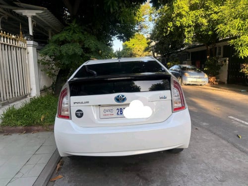 Prius full option 3 2011 2Br