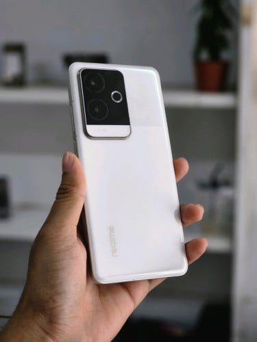 Realme GT6 ម៉ាស៊ីនខ្លាំងដើ smoot ថ្ម កាន់ខ្លាំង camera ច្បាស់