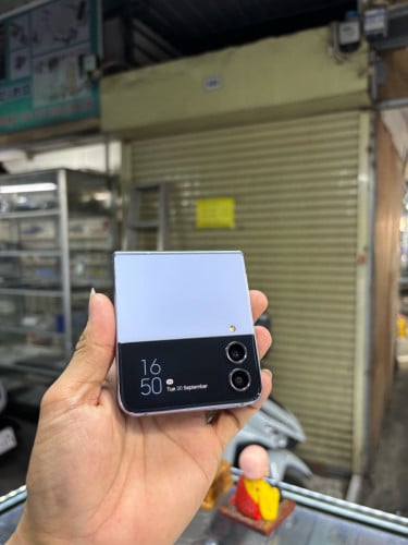 Samsung ZFlip4 128G Ram8G Sim2 ESIM ម៉ាសុី ឭនសានុំស្រុីមន សឹកថាច់តិច