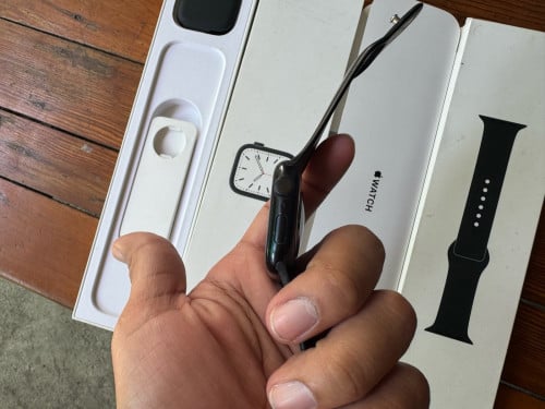 Sell Apple Watch S7 45mm battery 82% (ធានាសាណុំ)