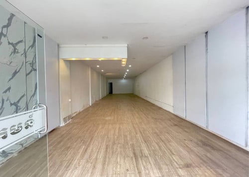 Shophouse available for rent in TK