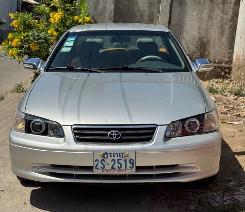 Toyota Camry 2001  ពណ៌ប្រាក់ មានABS កៅអីចុច ឯកសារម្ចាស់ដើម  លក់ តំលៃចចារ