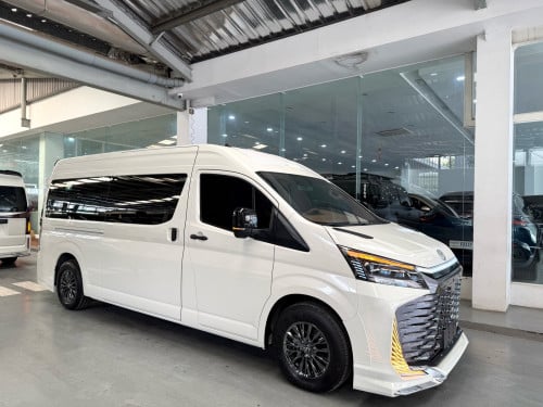 Toyota Haice 2026 ក្នុងVIP ពណ៍ទឹកក្រូច