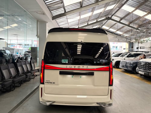 Toyota Haice 2026 ក្នុងVIP ពណ៍ទឹកក្រូច