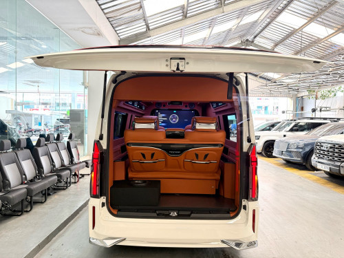 Toyota Haice 2026 ក្នុងVIP ពណ៍ទឹកក្រូច