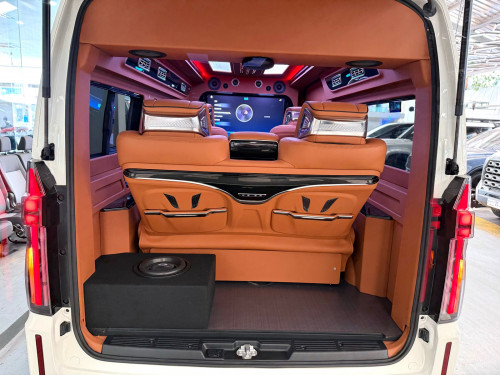 Toyota Haice 2026 ក្នុងVIP ពណ៍ទឹកក្រូច