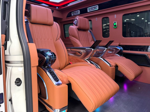 Toyota Haice 2026 ក្នុងVIP ពណ៍ទឹកក្រូច