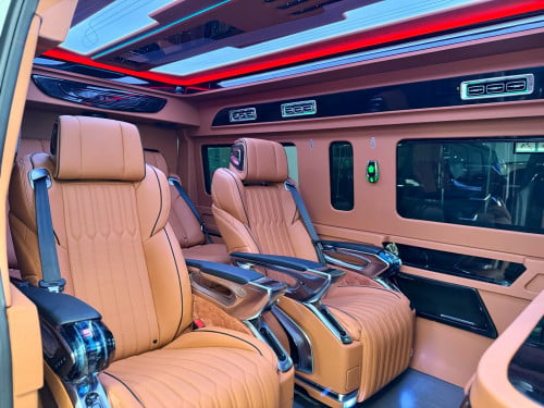 Toyota Haice 2026 ក្នុងVIP ពណ៍ទឹកក្រូច