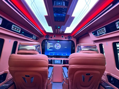 Toyota Haice 2026 ក្នុងVIP ពណ៍ទឹកក្រូច