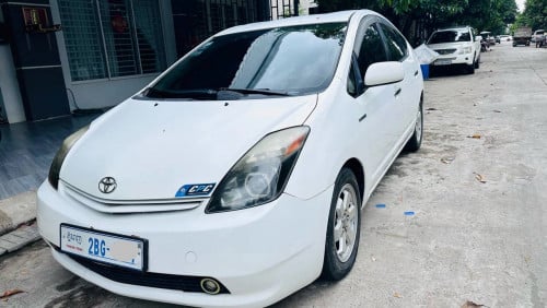 TOYOTA PRIUS 2004 (WHITE)