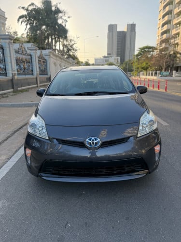 Toyota Prius 2012 option2 up3 16800$ប្តូរសំបកកង់ថ្មី4គ្រាប់