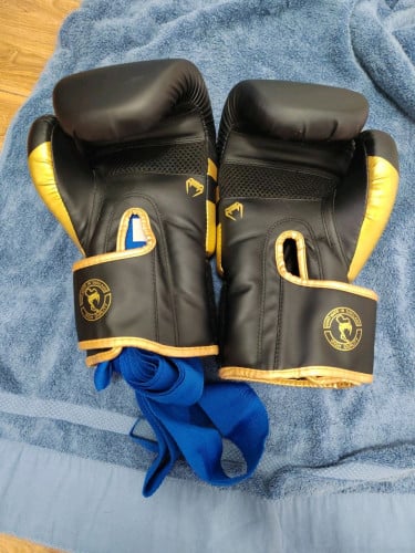 拳击手套ស្រោមដៃប្រដាល់