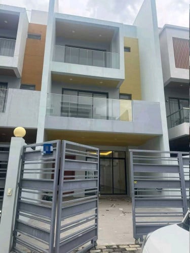 洪森大道双拼别墅出租