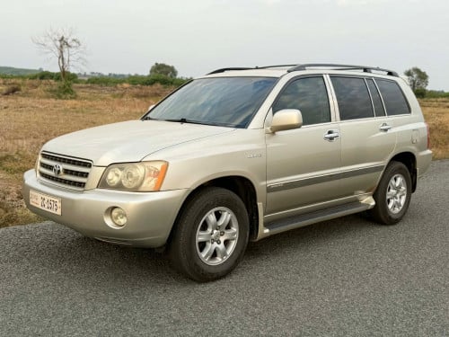 នាងខ្ញុំចង់លក់ឡាន1គ្រឿង ហៃឡែនឌឺរ 2002 លីមីធីត ប៉ុង1 ឡានថ្មីម្ចាស់ដើមទី1 ម៉ាញ៉ែត M C