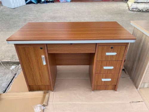 តុការិយាល័យ ទំហំ 1.2m x 0.6m