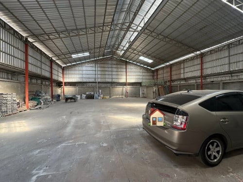 ដីឃ្លាំងសំរាប់លក់បន្ទាន់ ទីតាំងក្បែរស្ពានដែកចំការដូង ( ចុះពីផ្លូវធំចំការដូង 100m )