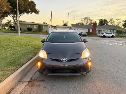 រថយន្តលក់សាង16500$ឆ្នាំ013អប់សិន2ឡានមូលបើកទូរដើមខែ2