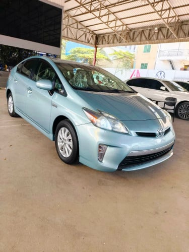 ឡានលក់តម្លៃល្អក្រោមទីផ្សា 2012 Toyota Prius Plug-In Code 006490