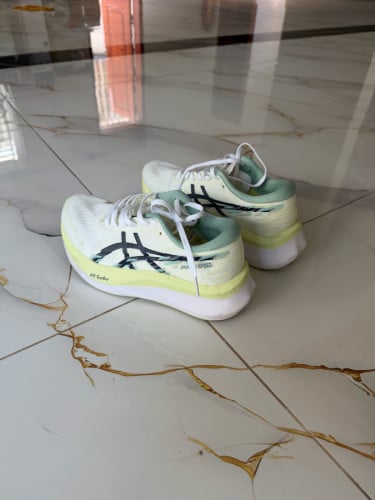 លក់ស្បែកជើង លេខ37 ទិញមកខុសលេខជើងខ្លួនឯង