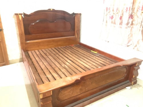 គ្រែងលក់ តម្លៃ 400ចរចា