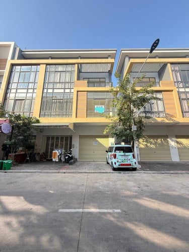 ផ្ទះជួលនៅបុរីប៉េងហួតបឹងស្នា800$