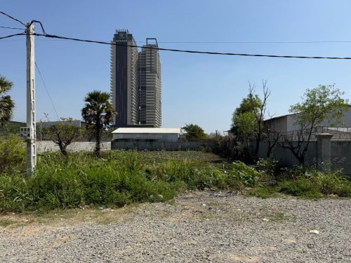 ដីលកើនៅជិតផ្លូវ92 និងAeon2