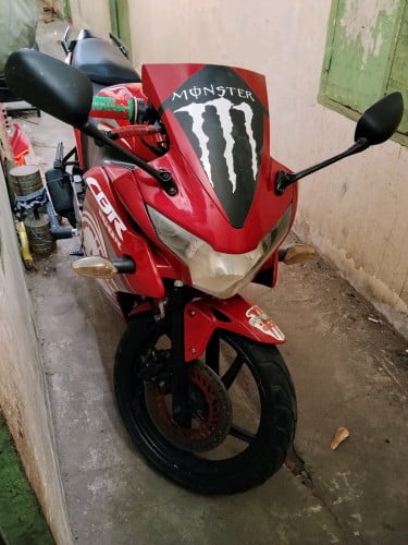 ចង់លក់ប្រញាប់ម៉ូតូជិះផ្ទាល់ខ្លួនម៉ាក HONDA CBR 150cc មានពន្ធត្រឹមត្រូវ! ម៉ាសុិនស្អាតសុំនុំ! នៅស្អាត!