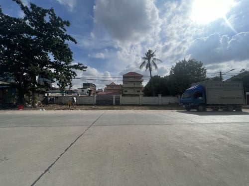 ដីសម្រាប់លក់នៅទួលគោក/ Land for Sale at Toul Kork.