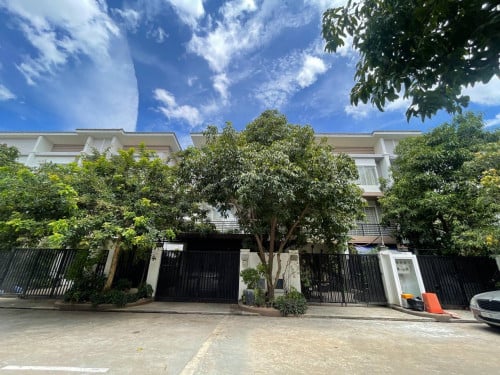 វីឡាកូនកាត់ LD2 សម្រាប់ជួល | Link Villa LD2 for Rent