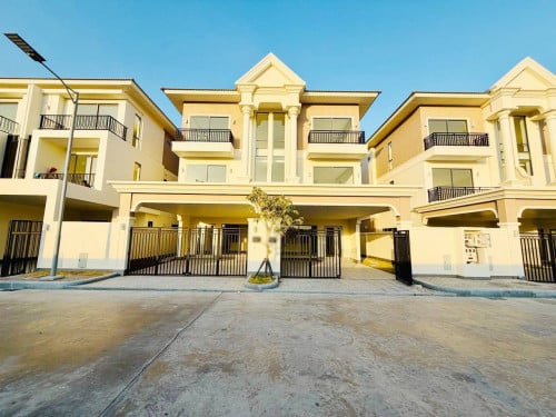 វីឡាភ្លោះសម្រាប់ជួល (Twin B Villa ) ក្នុងបុរី ប៉េងហួតបឹងស្នោរ