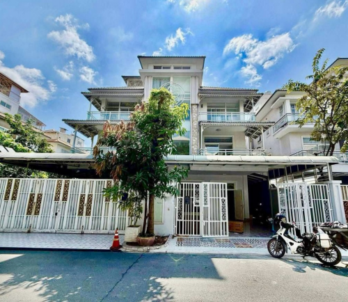 🏠 វិឡាភ្លោះត្រូវការលក់បន្ទាន់ខ្លាំង ទីតាំង: បុរីអ័រគីដេរផ្លូវ២០០៤