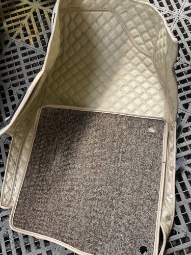 កម្រាលជើងVIP និងស្រោមពូក RX330