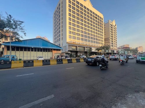 ឃ្លាំងសម្រាប់ជួលនៅជិតពហុកីឡដ្ឋានអូឡាំពិក/ Warehouse for rent near Olympic Stadium
