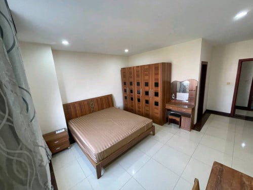 我们在市内有设施齐全的公寓出租 We have fully furnished apartments for rent in the city.